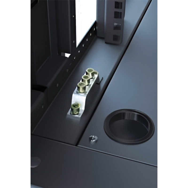 How can the ventilation design of a data center server cabinet reduce the failure rate?